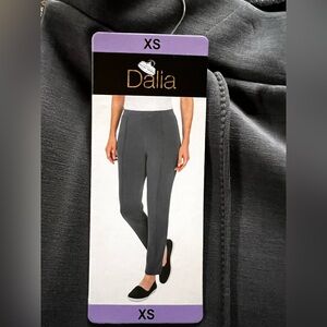 NEW Dalia pants XS